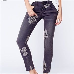 Free People Magnolia floral skinny ankle jeans 27